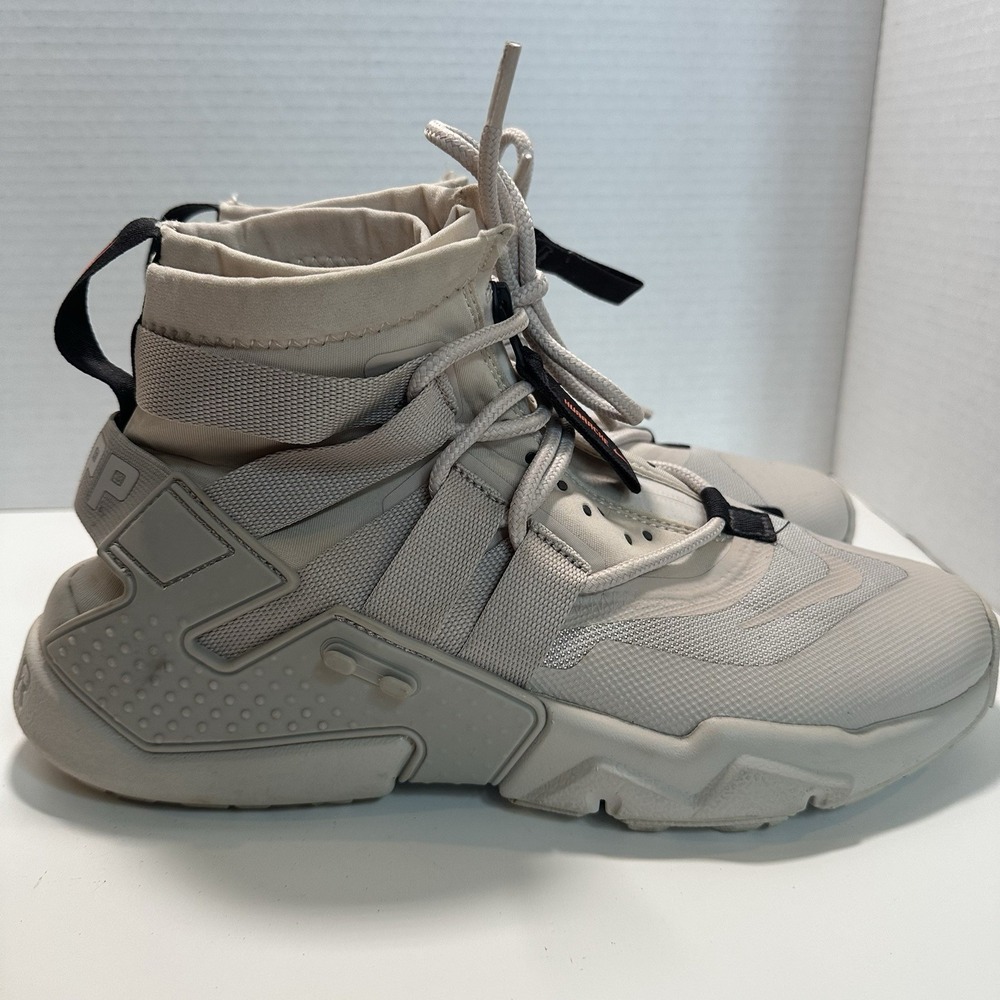 NIKE AIR HUARACHE GRIPP MEN AO1730-003 US MEN 9‎  DESERT SAND EUC